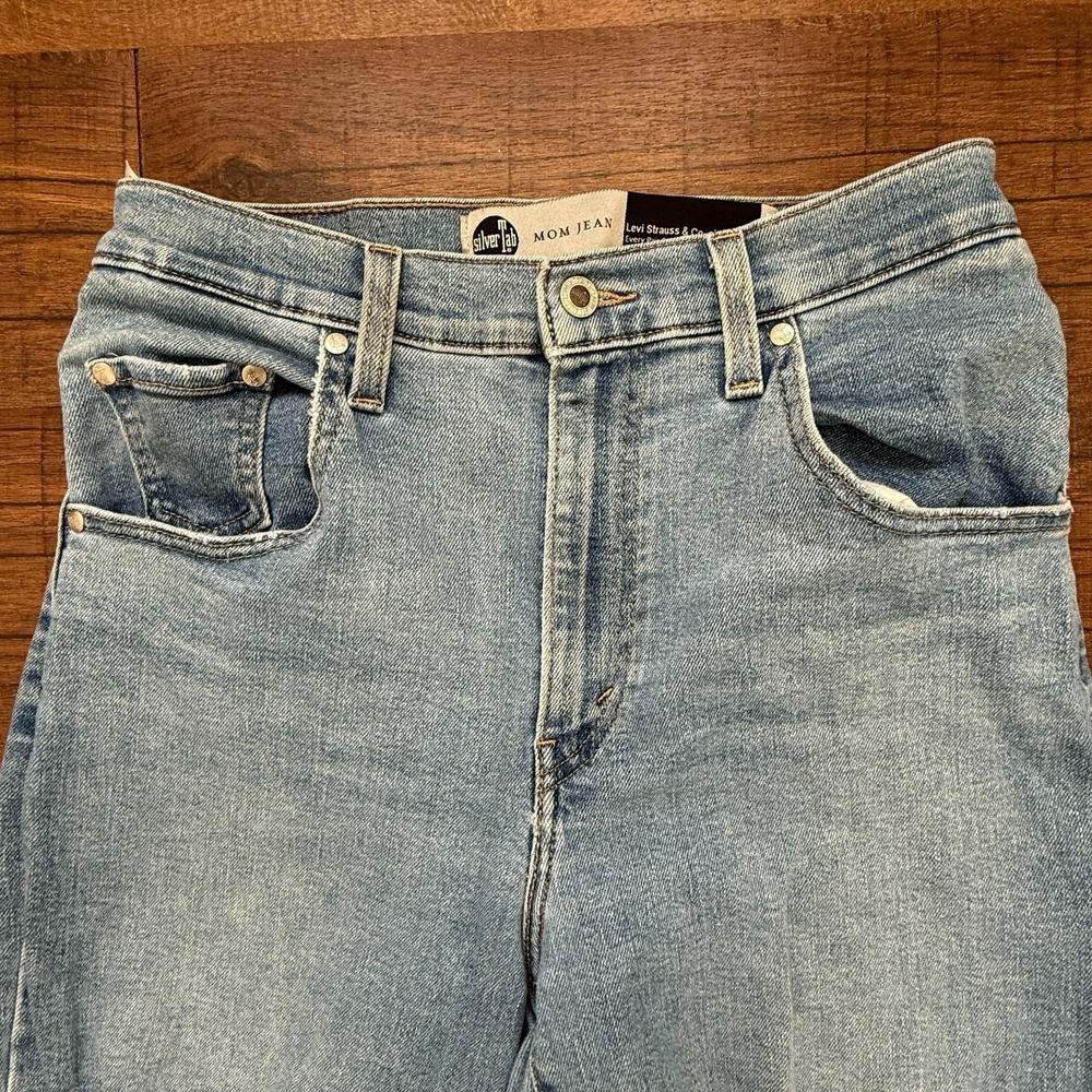 Levis Jeans Silver Tab Womens 29 Mom Jean Distressed Light Wash Blue - Picture 2 of 11